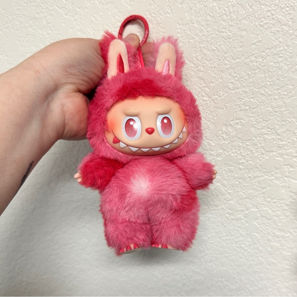 labubu big into energy love keychain